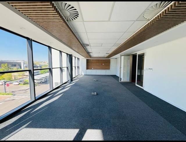 760M² OFFICE TO LET IN VORNA VALLEY